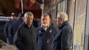 Lucescu și Stoichiță, surprinși la meciul Petrolul – Rapid. Ce situație controversată din Superligă evaluau