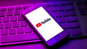 YouTube lansează dublaj automat cu AI pentru videoclipuri multilingve. Cum operează?