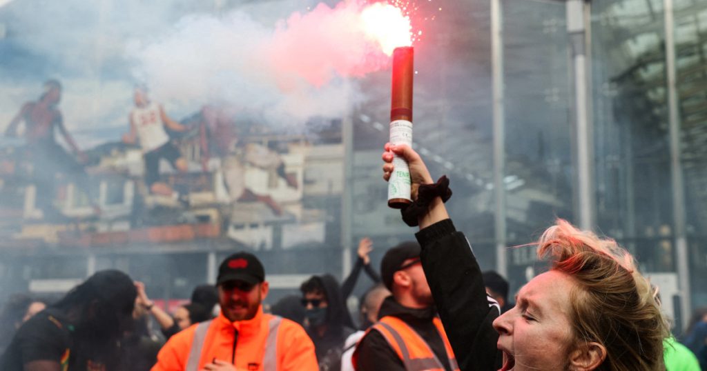 „Blocați totul!”. Proteste de amploare în Franța: aproape 300 de persoane arestate. Ofițerii antirevoltă au folosit gaze lacrimogene