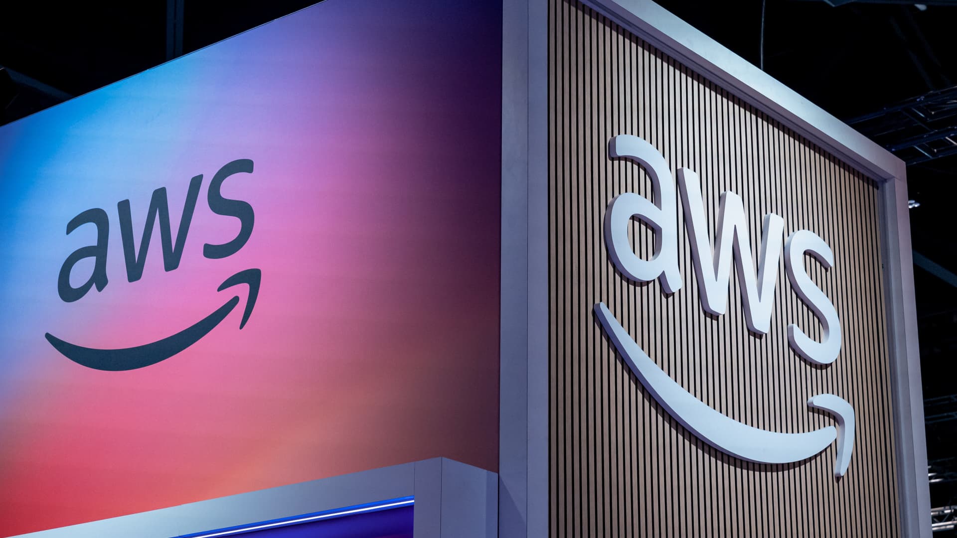 Dezvoltarea Amazon Web Services afectează site-uri importante.