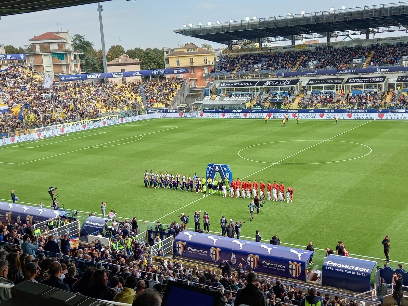 [ad_1] A surpriză, Cuesta a ales o formație defensivă, având trei mijlocași tehnici pentru a-l susține pe vârful Pellegrino și pe însoțitorul său Cutrone