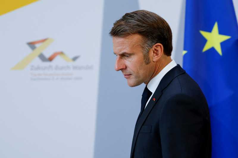 Emmanuel Macron, izolat pe malurile Senei, confruntându-se cu un viitor incert (analiză Reuters)