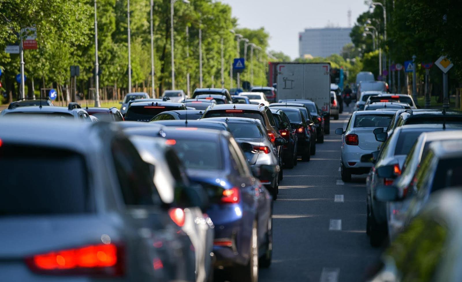 Bucureștiul, încă o dată blocat: Numărul mașinilor înmatriculate a explodat cu peste 50% în ultimii 10 ani, atrage atenția primarul Stelian Bujduveanu