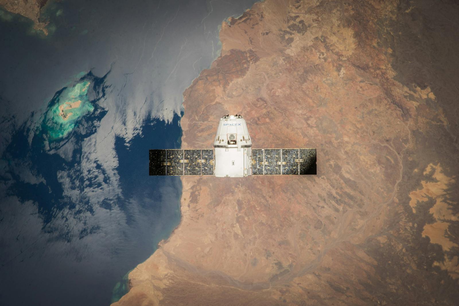 [ad_1] SpaceX ar putea fi acuzată de încălcarea unor reguli de reglementare, deoarece a folosit o rețea ascunsă de sateliți pentru a transmite informații către planetă pe frecvențe neautorizate