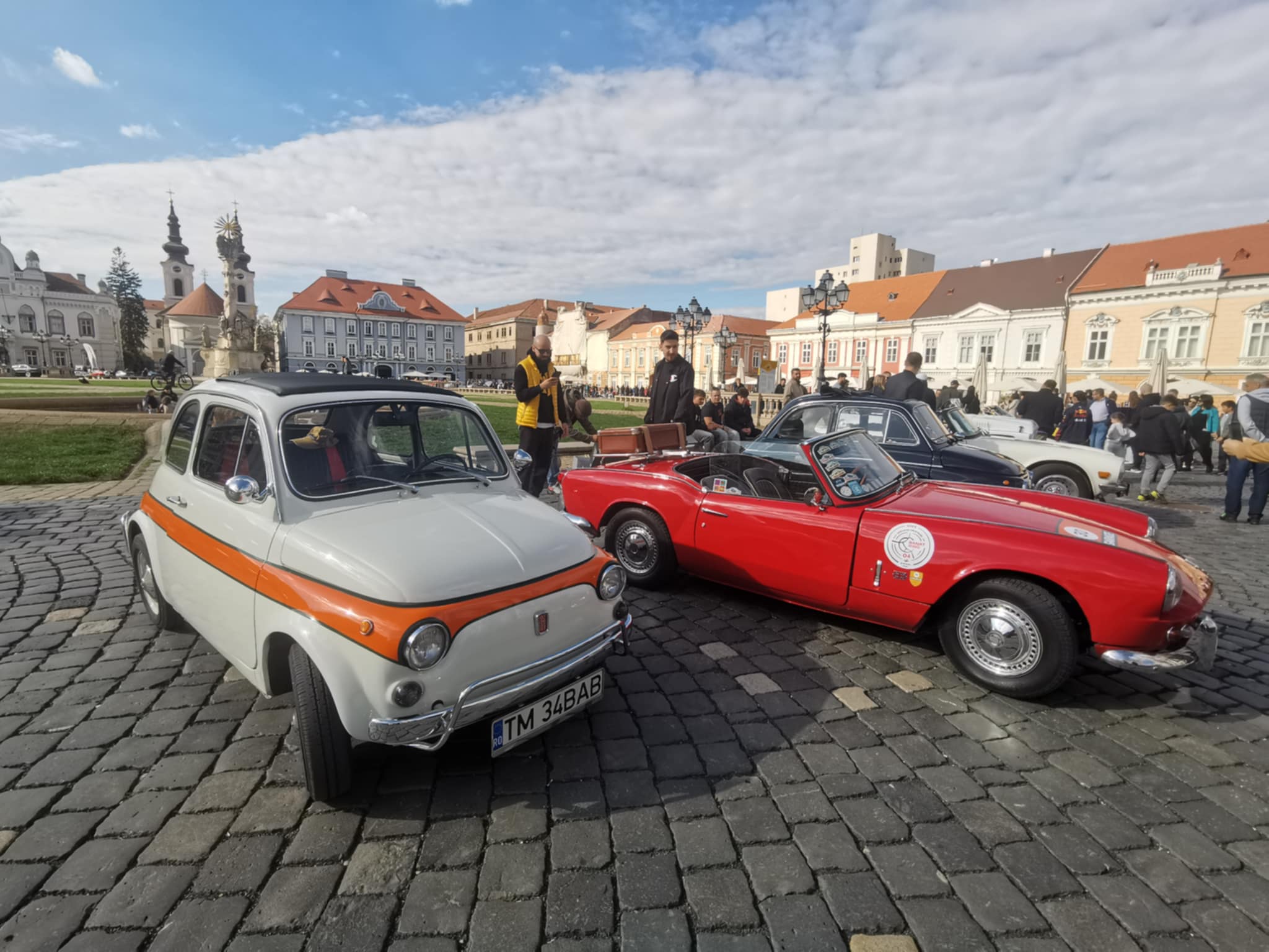 Galerie foto: Peste 130 de mașini de colecție cu cel puțin 30 de ani vechime, prezentate la Retroparada de Toamnă din Timișoara