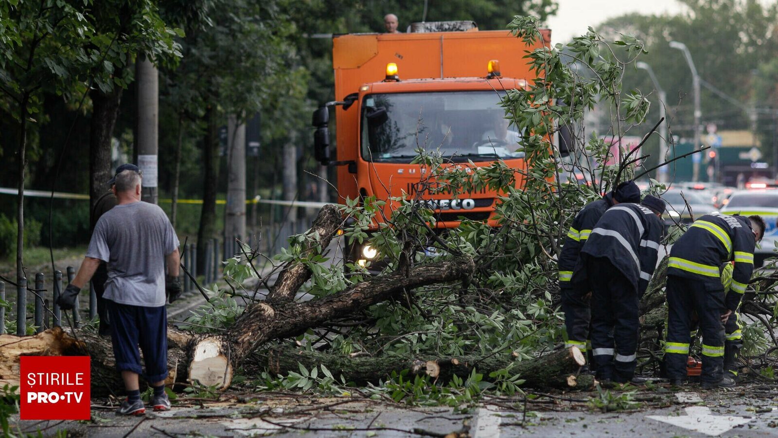 ACTUALIZARE ÎN TIMP REAL: Ciclonul Barbara se află deasupra României. Codul roșu a fost extins în Constanța. Detalii despre noua prognoză meteorologică.