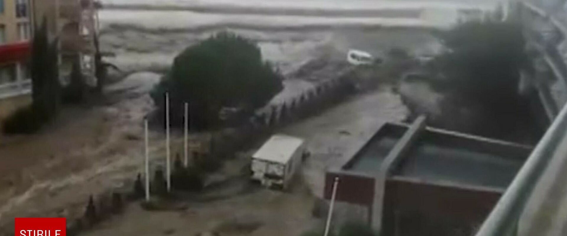Viiturile au devastat stațiunile de la Marea Neagră; Bulgaria, afectată de ploi torențiale.