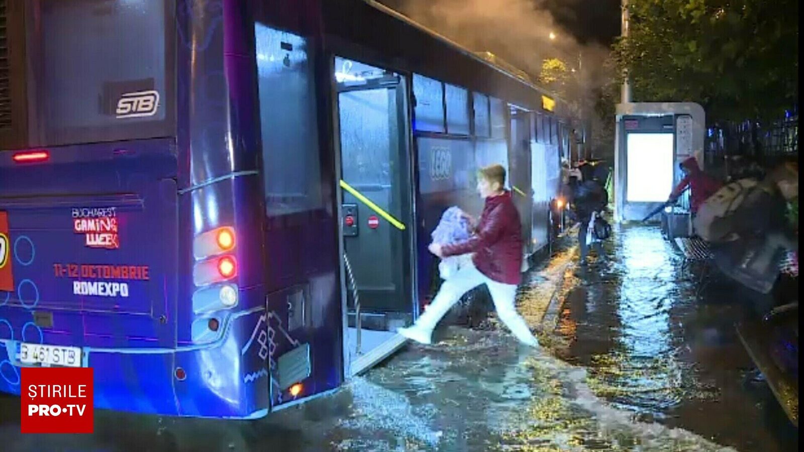 Bucureștiul devastat de ciclon mediteranean: străzi sub ape, arbori căzuți și numeroase misiuni pentru pompieri