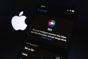 Parchetul din Paris anchetează Apple pentru înregistrările realizate de Siri