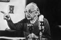 AFP__20010824__APP2001012403922__v1__HighRes__BioEinsteinHeadshotPipe.jpg