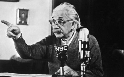 AFP__20010824__APP2001012403922__v1__HighRes__BioEinsteinHeadshotPipe.jpg