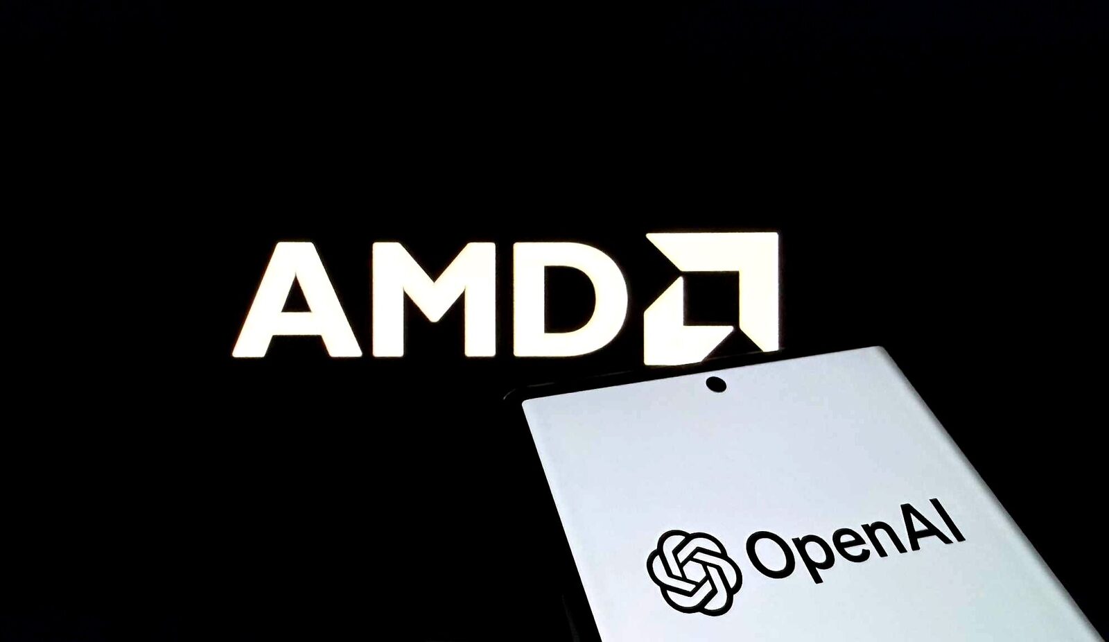 [ad_1] Acțiunile Advanced Micro Devices (AMD) au crescut cu peste 30% în urma unui anunț de amploare legat de colaborarea cu OpenAI, confirmând o alianță strategică menită să impulsioneze infrastructura pentru inteligența artificială și să diversifice sursele de hardware utilizate de dezvoltatori