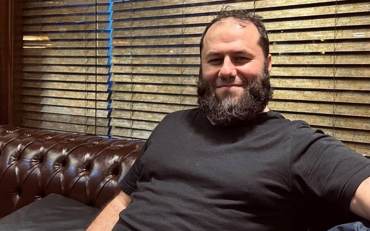 Un susținător al unui grup islamist, implicat într-un plan de agresiune antisemită pe un aeroport din Rusia, a fost descoperit decedat în Istanbul, având multiple răni prin înjunghiere