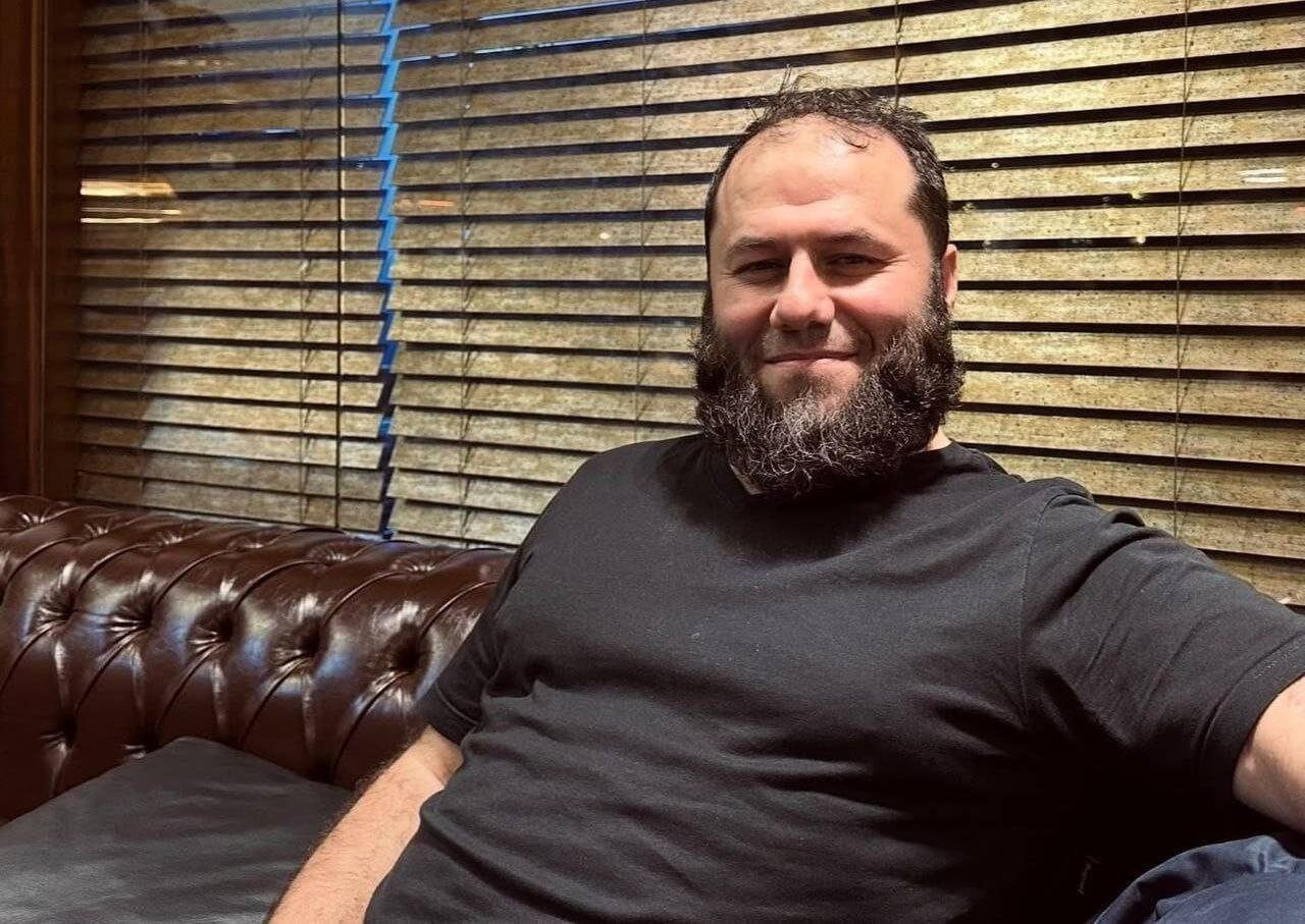 Un susținător al unui grup islamist, implicat într-un plan de agresiune antisemită pe un aeroport din Rusia, a fost descoperit decedat în Istanbul, având multiple răni prin înjunghiere