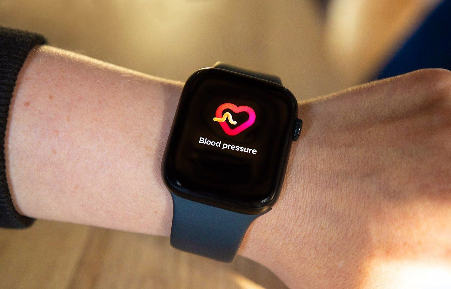 [ad_1] Apple pregătește o nouă funcție pentru Apple Watch, menită să semnaleze posibile cazuri de hipertensiune arterială, îmbunătățind astfel monitorizarea și conștientizarea sănătății cardiovasculare