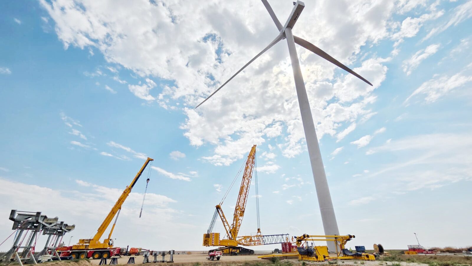 [ad_1] Apple își extinde semnificativ portofoliul de energie regenerabilă în Europa, anunțând pentru prima dată implicarea directă în proiecte din România