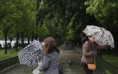 Vremea se schimbă radical. Șase avertizări meteo, emise azi. Coduri galbene și portocalii de ploi, vijelii și ninsori abundente – HARTĂ