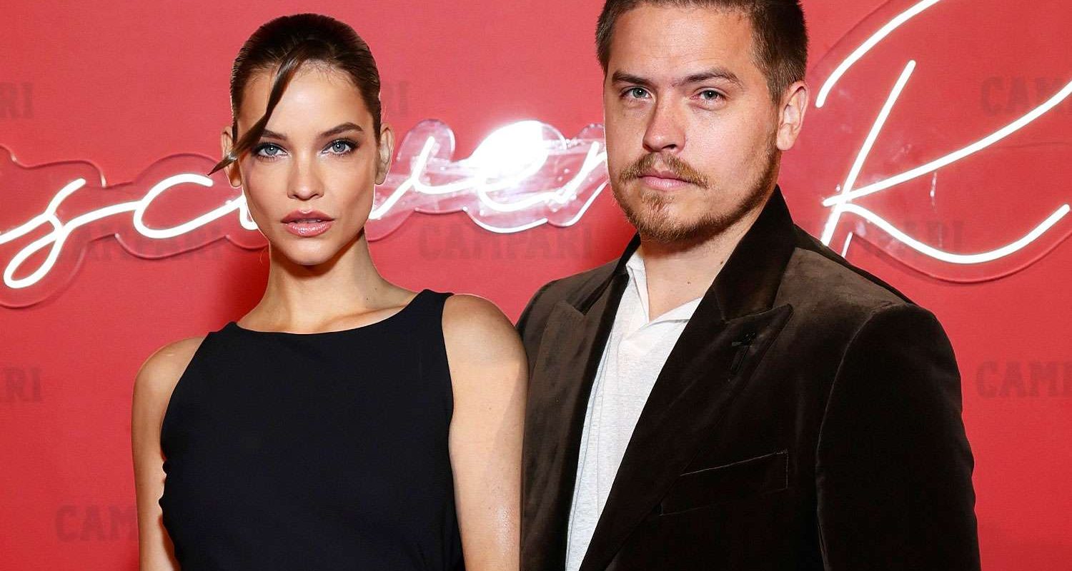 [ad_1] Ce trebuie să știm Dylan Sprouse a anunțat că soția sa, Barbara Palvin, și-a fracturat piciorul cu patru săptămâni înainte de a participa la Victoria’s Secret Fashion Show 2025