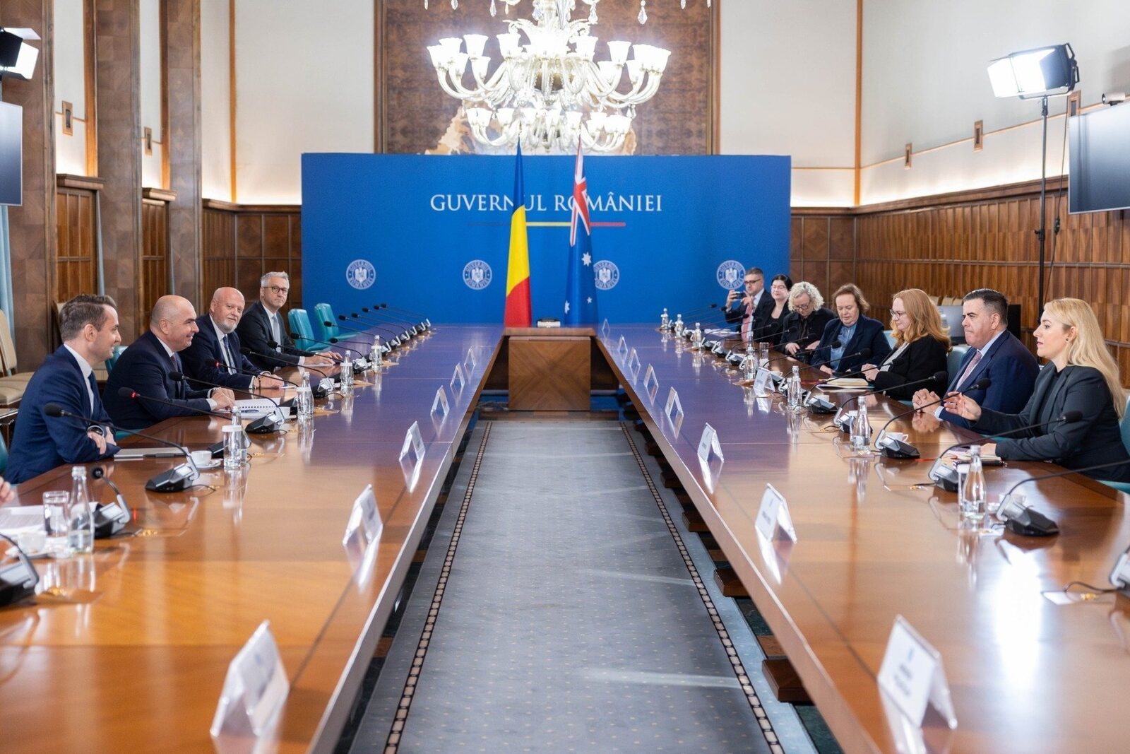 Ilie Bolojan discută cu o delegație parlamentară australiană despre preocupări pentru securitatea Mării Negre și posibilități de investiții în Portul Constanța