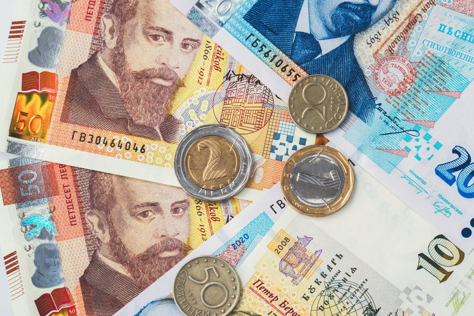 Economist și antreprenor bulgar: Suntem în pericol de faliment, la fel ca România și Franța / Deficitul real al bugetului bulgar depășește 8%