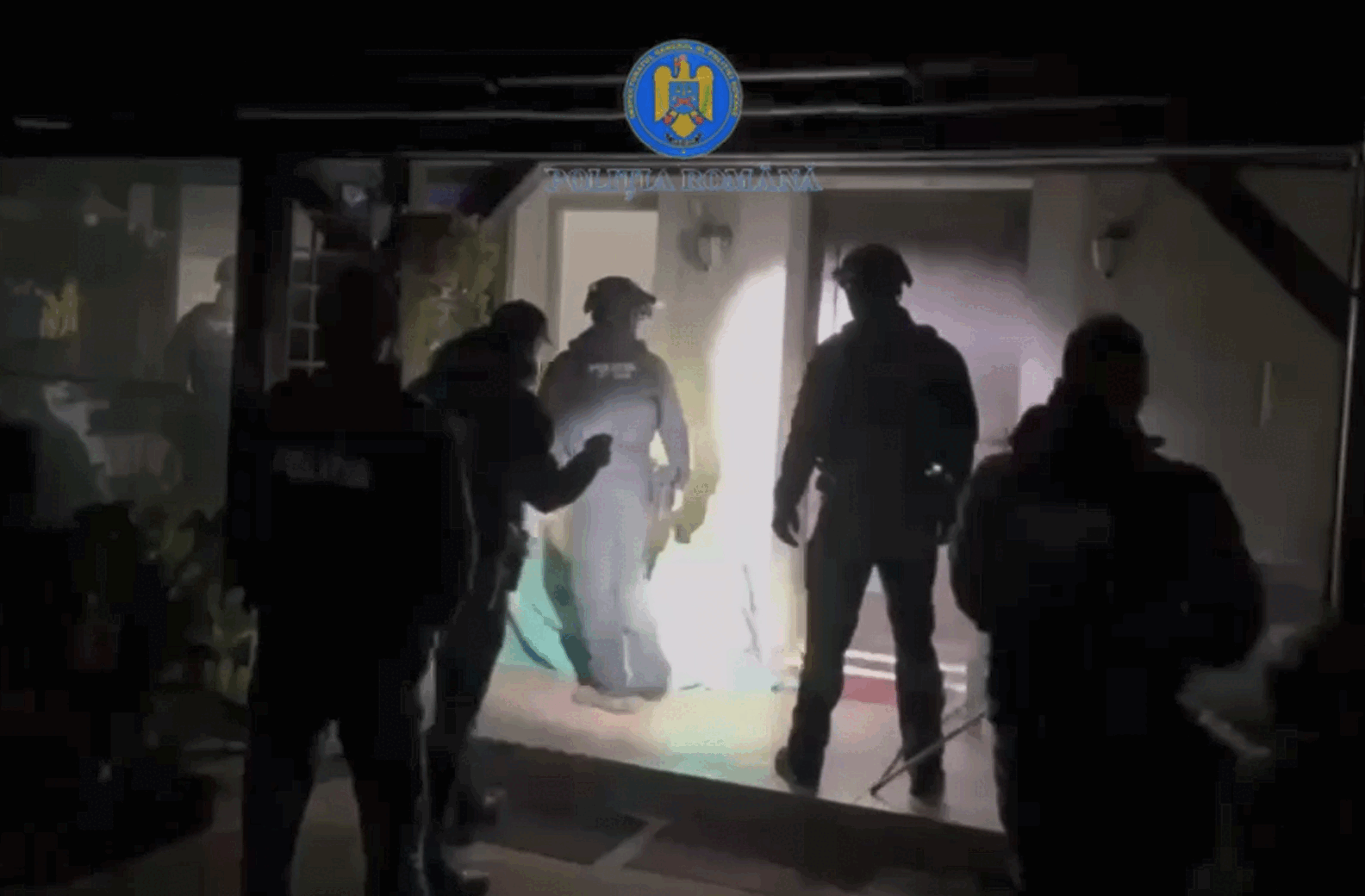 Poliția din București efectuează percheziții la domiciliul unui tânăr suspectat de propagarea ideologiilor extremiste online