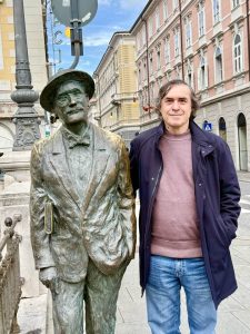 Cărtărescu, autoironizare în fața statuii lui James Joyce despre lipsa premiului Nobel: „Ne leagă aceeași destin”