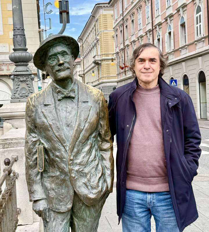 Cartarescu-si-statuia-lui-James-Joice.jpg