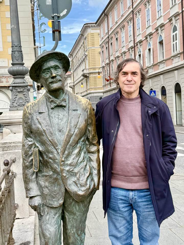 Cartarescu-si-statuia-lui-James-Joice.jpg