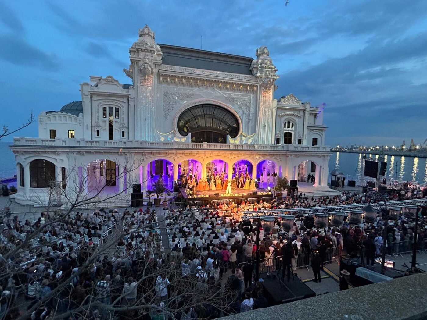 Video: Cazinoul din Constanța a înregistrat aproape 1 milion de euro profit în primele patru luni de la reluarea activității; peste 170.000 de vizitatori au trecut pragul monumentului istoric de la redeschidereîn luna mai