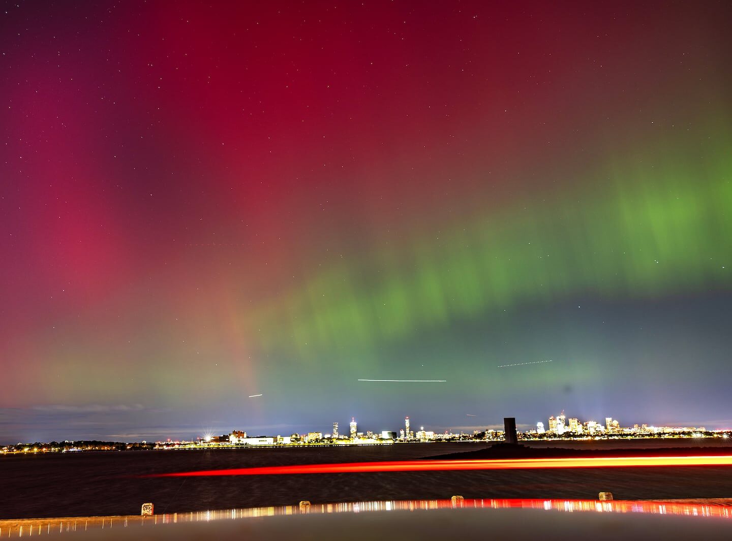 Cititorii întreabă despre aurora boreală și sezonul de toamnă.