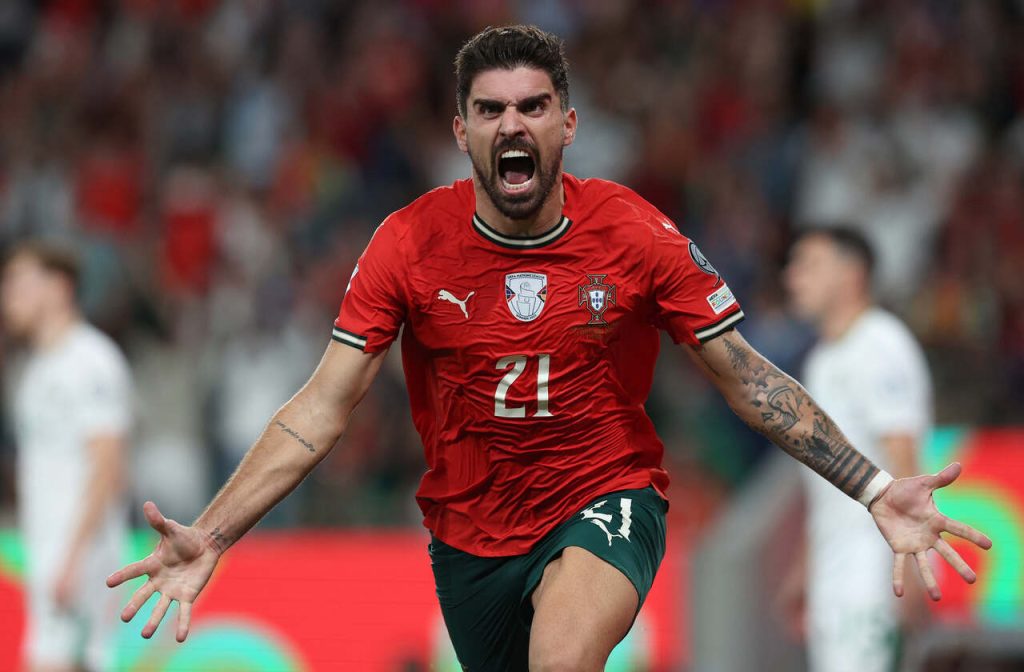 Rúben Neves festeja o gol que deu a vitória aos portugueses diante dos irlandeses