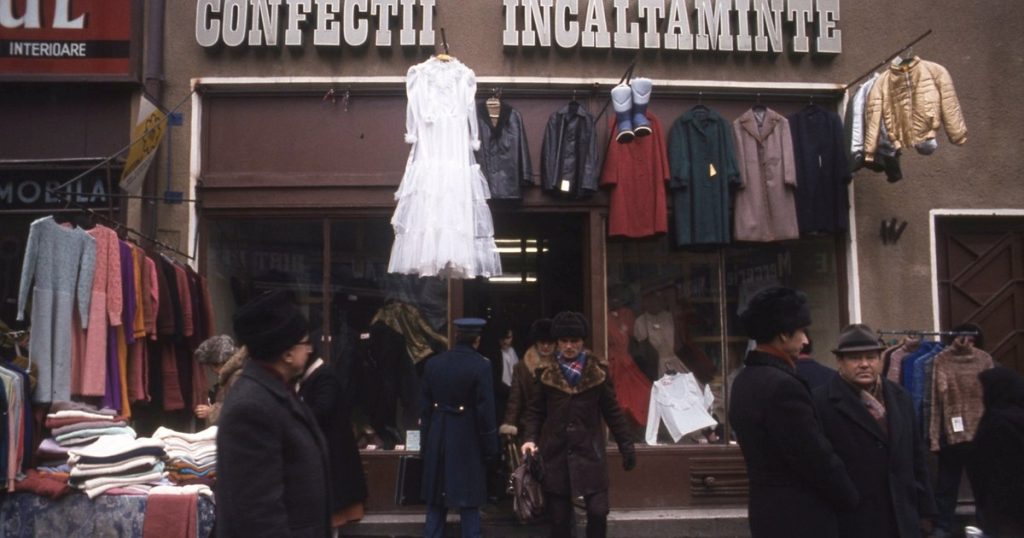 De la bișniță la business. Șocul comerțului liber după ’90: „Românii nu înțelegeau libertatea prețurilor”