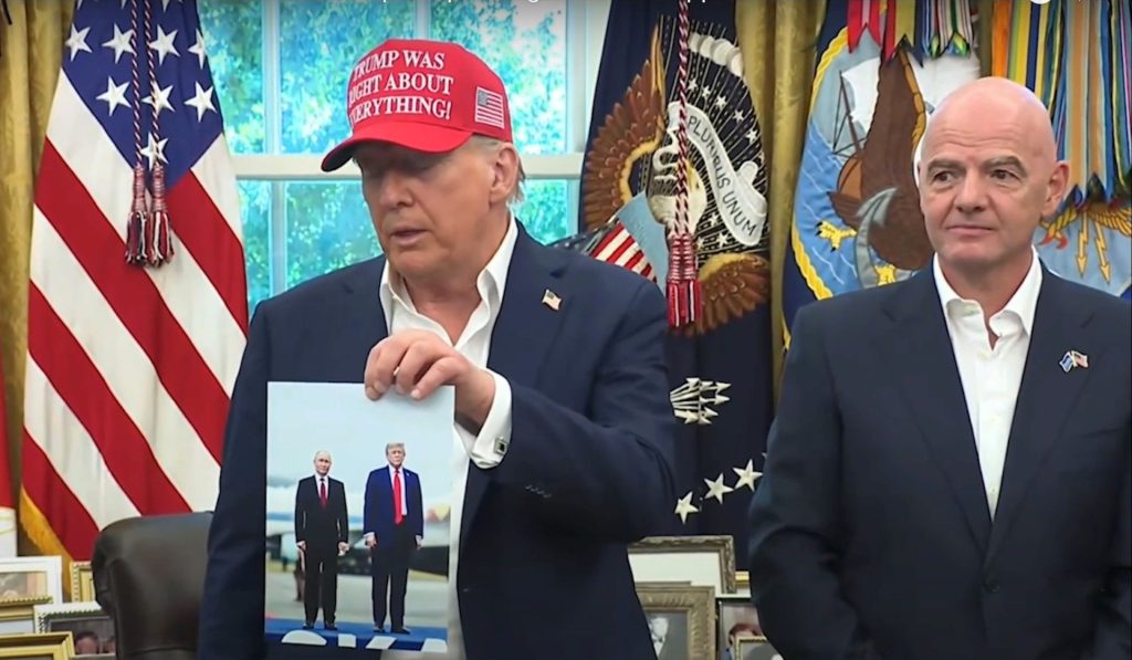Donald-Trump-anunta-tragerea-la-sorti-pentru-mondialul-de-Fotbal-din-2026.jpg