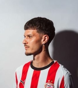 [ad_1] Atacantul român Dennis Man a reușit să își treacă numele pe lista marcatorilor în Eredivisie, după ce a înscris primul gol în tricoul echipei PSV Eindhoven, în confruntarea cu Zwolle