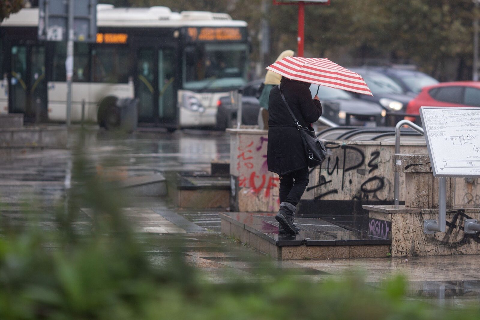 Prognoza meteo: temperaturi scăzute, vânt și precipitații până joi dimineața / Previziuni despre vremea în București pentru săptămâna următoare