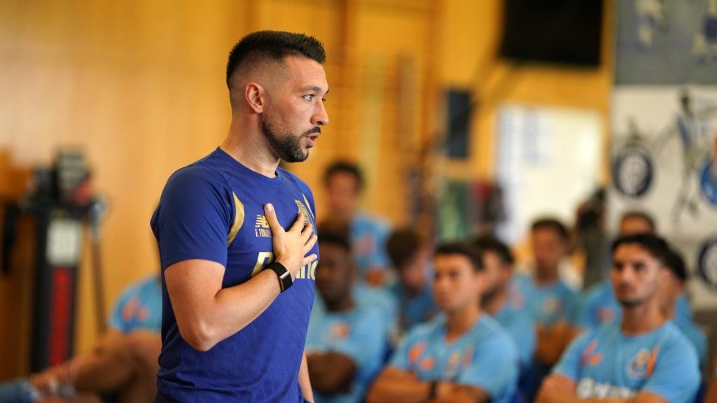Regresso aos treinos do FC Porto contou com 4 novidades e muitas ausências