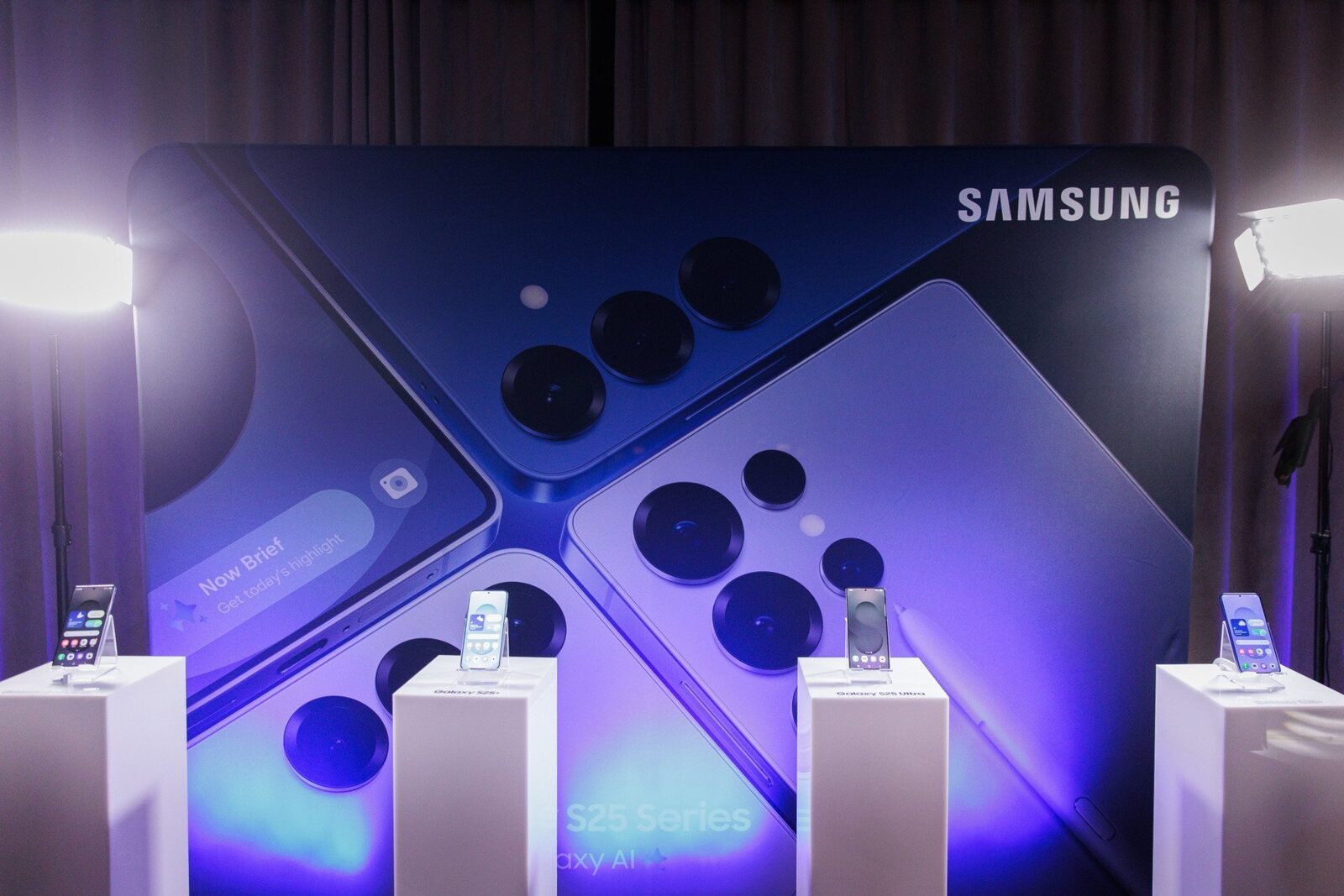 Familia fondatoare a Samsung Electronics vinde acțiuni în valoare de 1,2 miliarde de dolari pentru plata taxelor și credite, inclusiv o taxă de moștenire de câteva miliarde