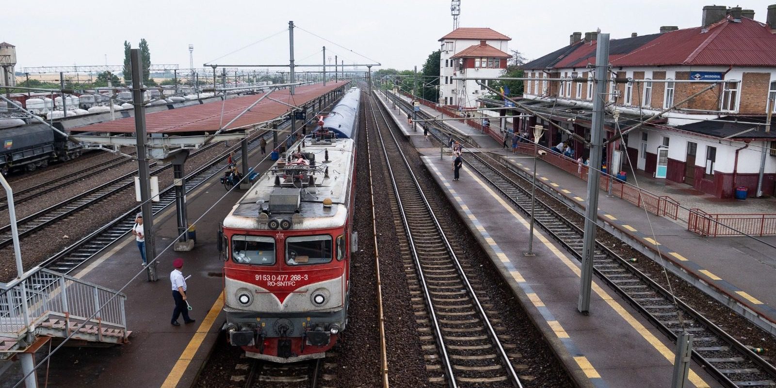 Gara-Medgidia-locomotiva.jpg