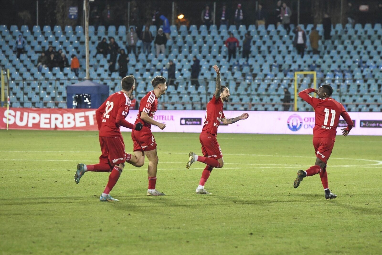 [ad_1] FC Botoșani a devenit liderul clasamentului după succesul obținut luni seara pe teren propriu, scor 2-1, împotriva formației UTA Arad, în etapa a 12-a