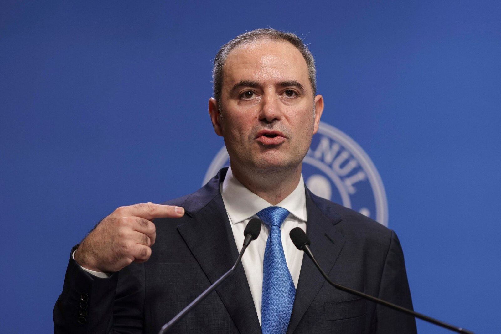 [ad_1] Ministrul Finanțelor, Alexandru Nazare, a declarat duminică, după reuniunea ECOFIN, că România a reușit să depășească riscul suspendării fondurilor europene pentru anul viitor, fiindcă măsurile adoptate de guvern și-au produs efectele așteptate