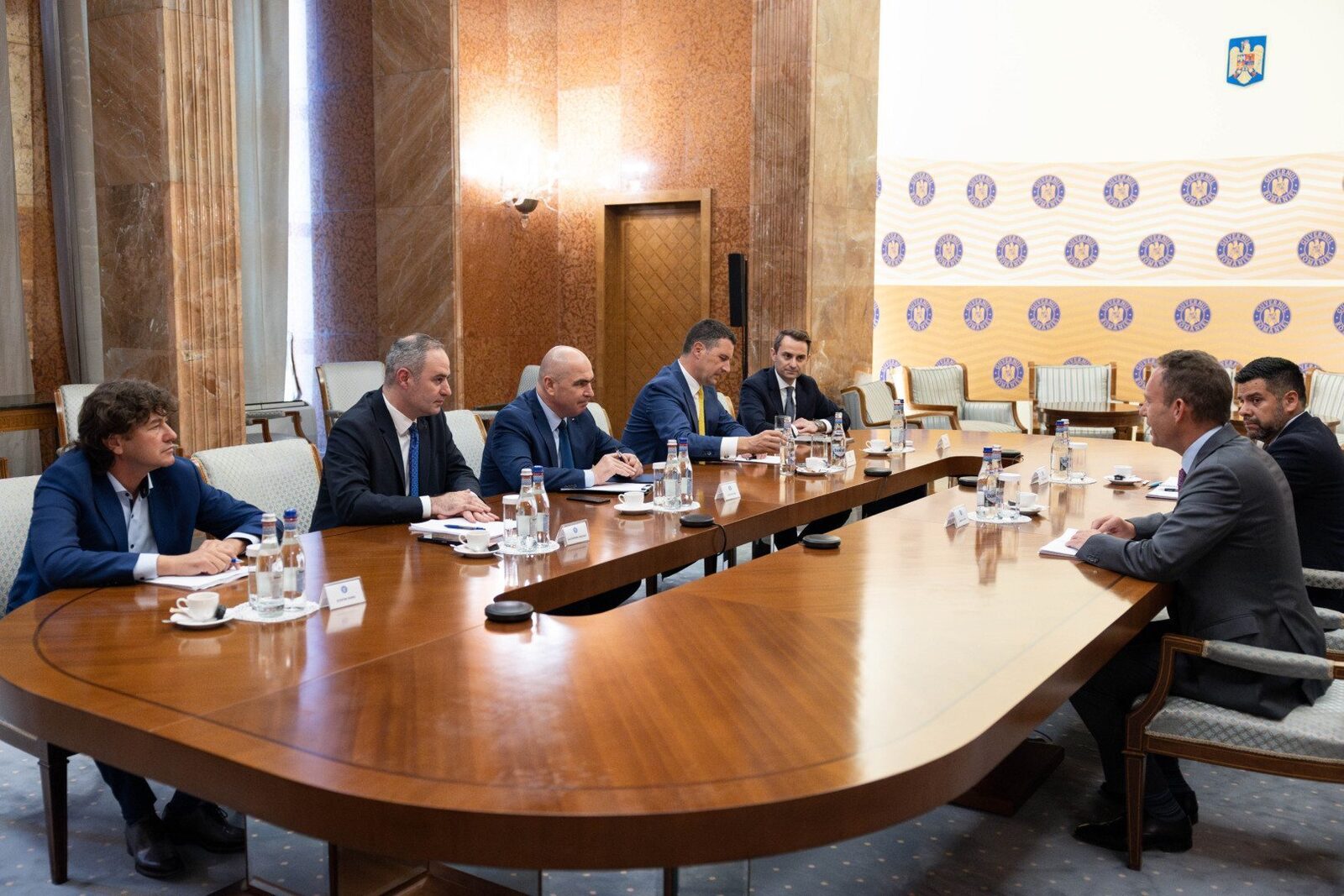 Discuții despre integritatea angajaților publici și ajustări ale Codului de Procedură Penală în cadrul reuniunii guvernamentale de joi