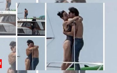 Justin Trudeau: Canada ex-PM trolled after shirtless, kissing photo with Katy Perry goes viral; 'One pretended to be an astronaut' | World News