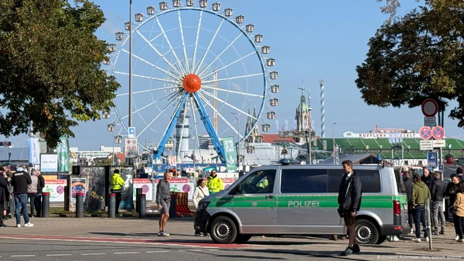 Oktoberfest on hold after bomb threat – DW – 10/01/2025