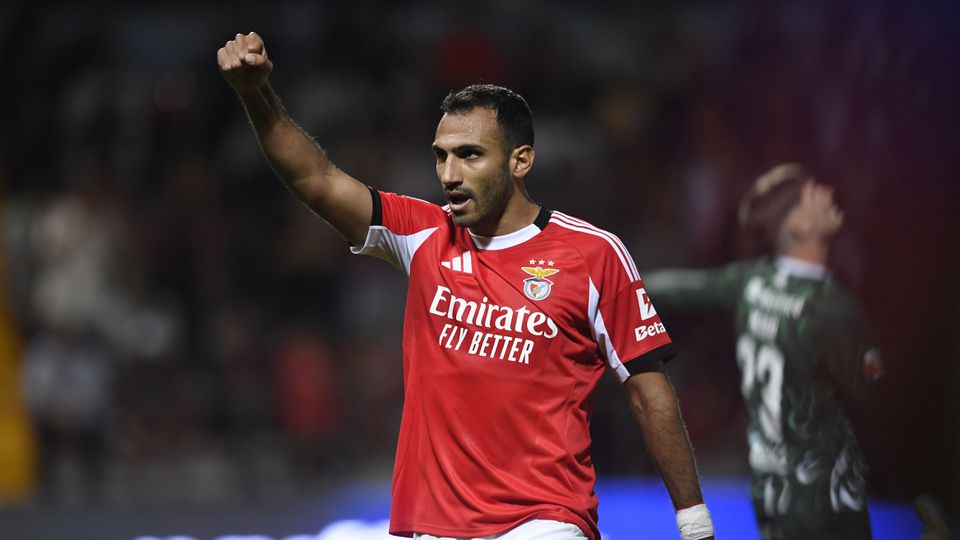O jeito que dá um filósofo grego num Benfica de poucas ideias (crónica)