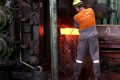 Combinatul siderurgic din Hunedoara repornește producția. Când sunt așteptați să revină angajații la muncă