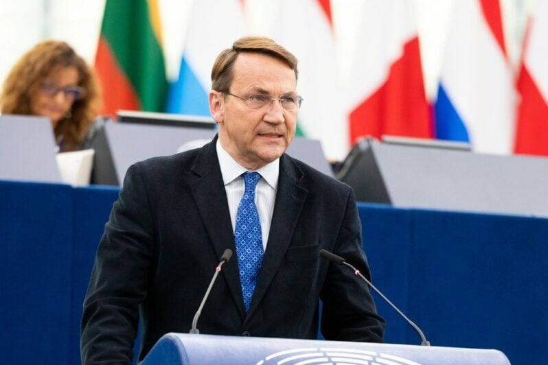 Radoslaw-Sikorski-e1677406455157.jpeg