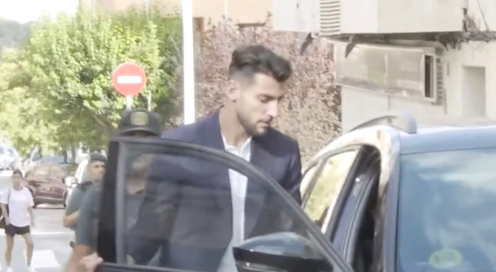 [ad_1] Fotbalistul Rafa Mir, considerat o mare speranță a fotbalului spaniol, a fost oficial acuzat de viol în urma unei decizii a justiției din Spania