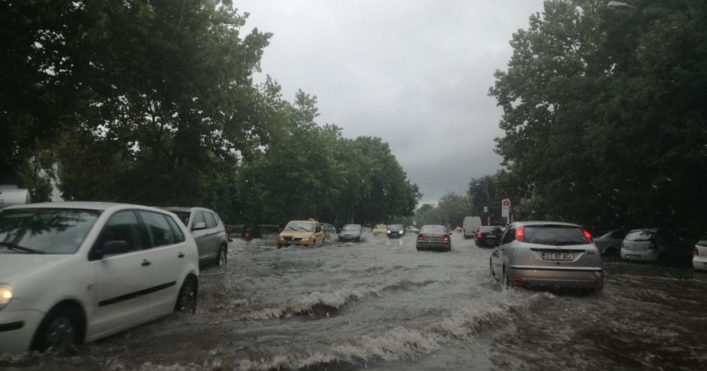 Toate școlile din Constanța vor fi închise miercuri. Un ciclon lovește sud-estul României: risc de inundații majore