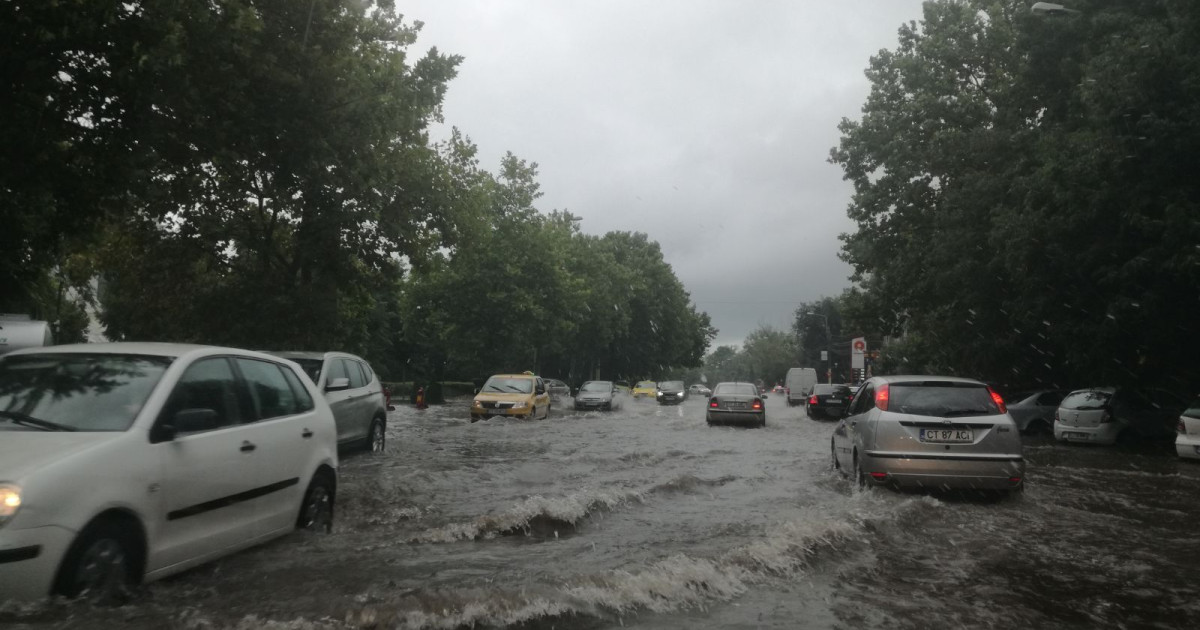 Toate școlile din Constanța vor fi închise miercuri. Un ciclon lovește sud-estul României: risc de inundații majore