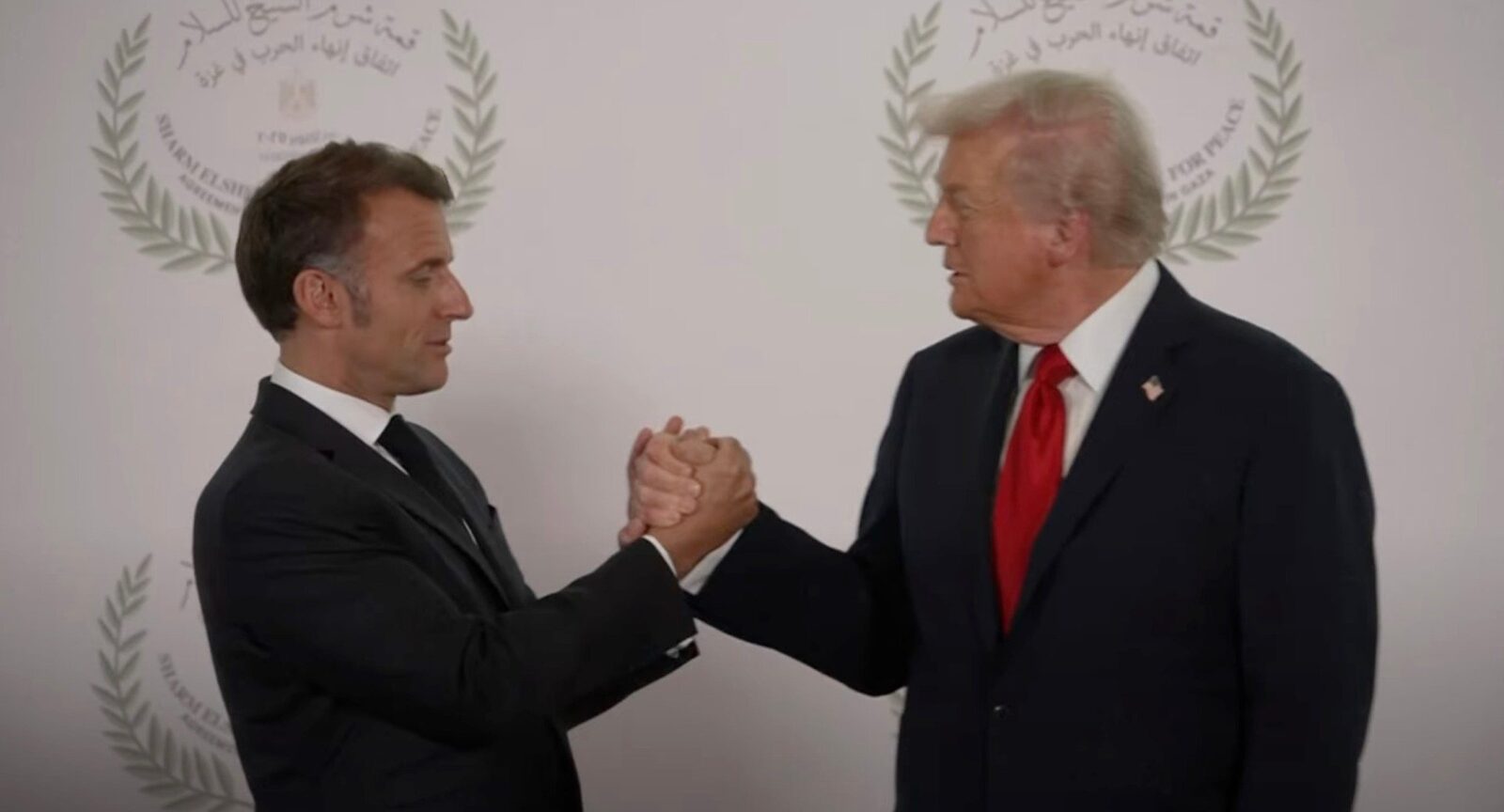 [ad_1] La întâlnirea lor de luni, la summitul pentru Gaza desfășurat în Egipt, președintele american Donald Trump și președintele francez Emmanuel Macron au avut o strângere de mână de durată, care a atras rapid atenția pe rețelele sociale